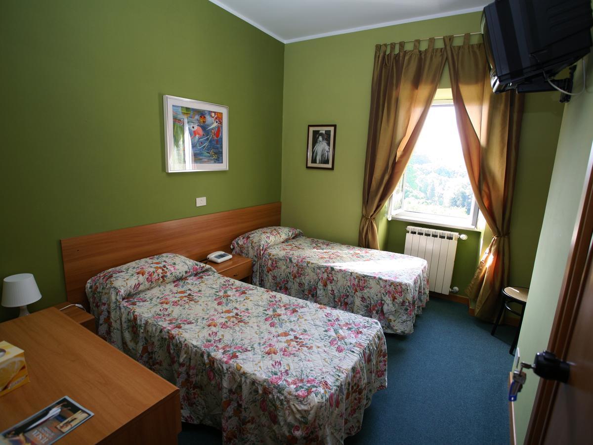 Hotel Sutrium Zewnętrze zdjęcie